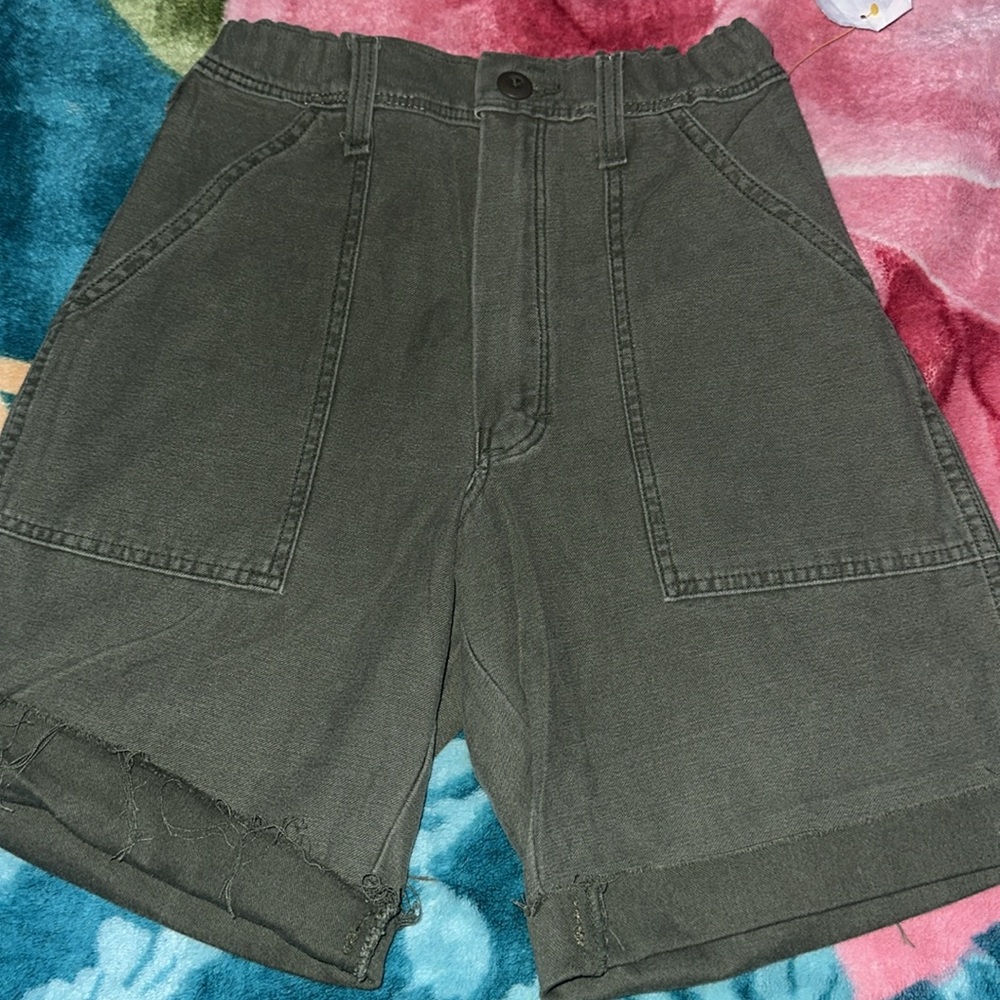 The Surplus Short – Kick The Bad Habit Army Green.                 Mother 60%